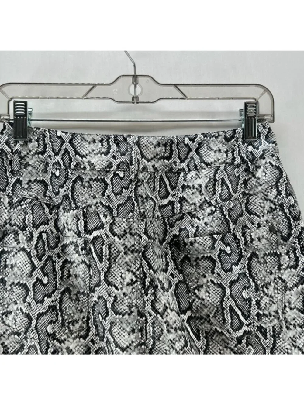 J.ING Faux Leather Snake Print Mini Skirt Size M Lined Zip Fly Pocket Gray Black